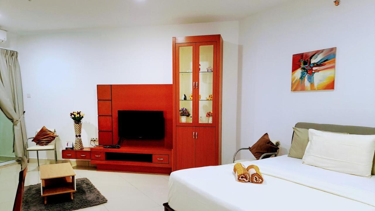 Mansion One Entire House 3 Queenbeds - Spacious Balcony Seaview جورج تاون المظهر الخارجي الصورة