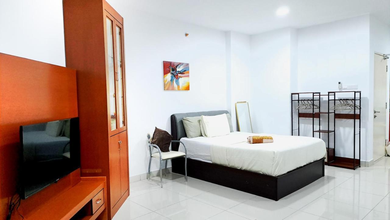 Mansion One Entire House 3 Queenbeds - Spacious Balcony Seaview جورج تاون المظهر الخارجي الصورة