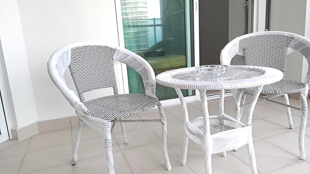Mansion One Entire House 3 Queenbeds - Spacious Balcony Seaview جورج تاون المظهر الخارجي الصورة